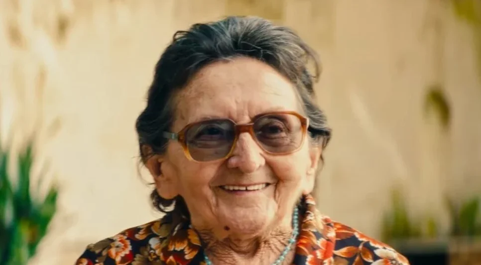 A atriz Tânia Maria como Dona Sebastiana em "O Agente Secreto" / Foto: reprodução