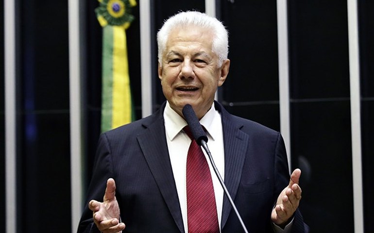 Deputado Chinaglia entra com denúncia na CVM por atos lesivos contra Eletrobras