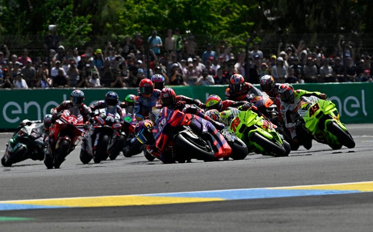 Martin dá susto em largada, mas se recupera e vence corrida sprint de MotoGP na Alemanha