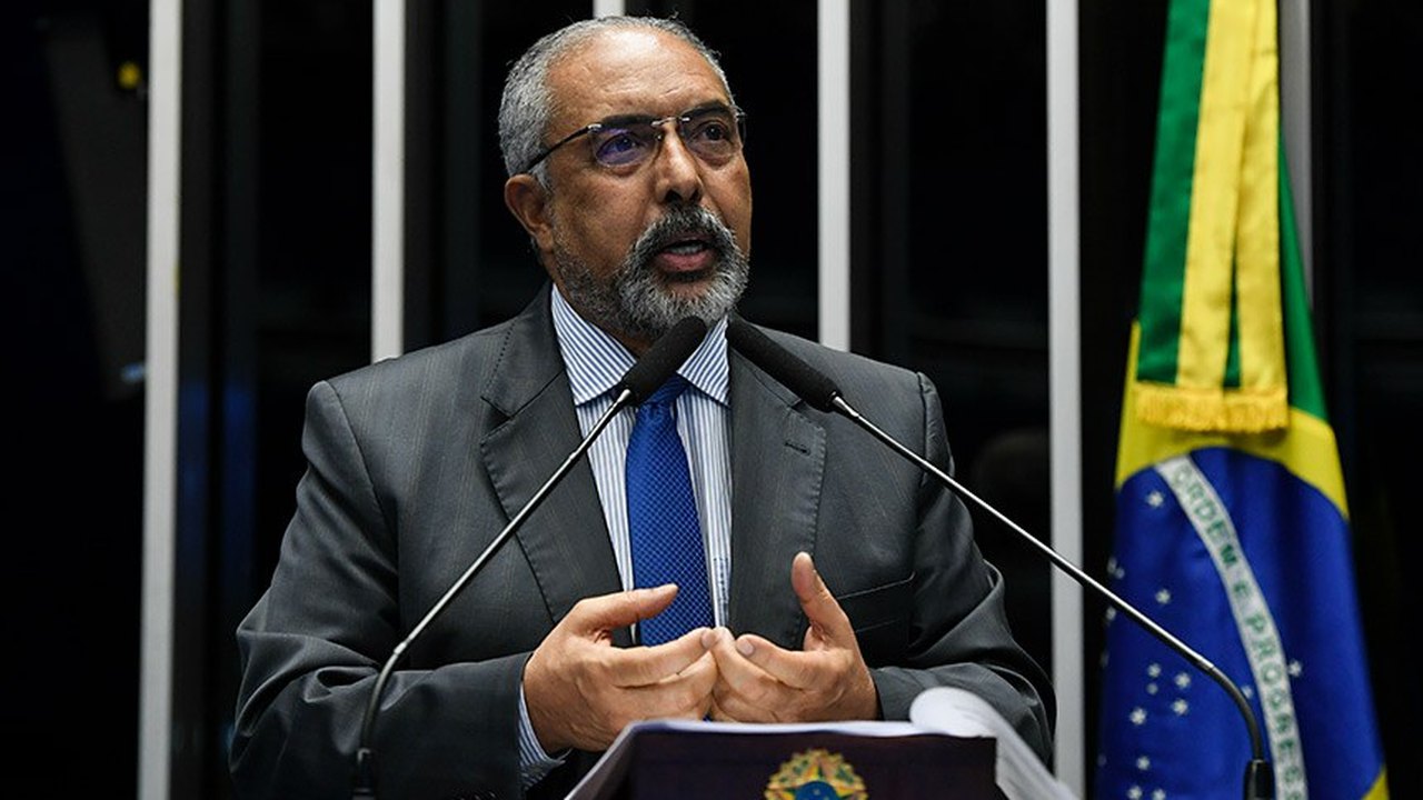 Paim condena caso de racismo contra jogador Vinícius Júnior