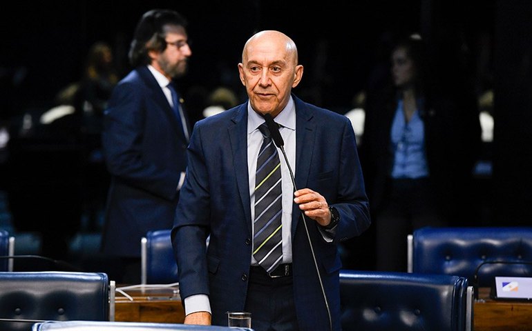 Projeto que regulamenta conselhos escolares segue para sanção