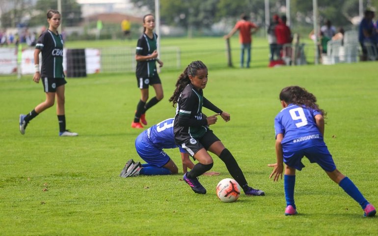 Dia das Crianças: veja como seu filho pode entrar em campo com jogadores