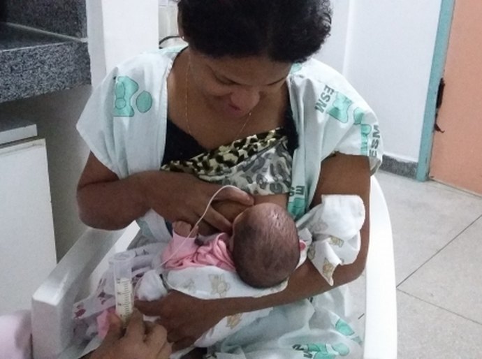 Lactantes são incentivadas a doarem excesso de leite à maternidade