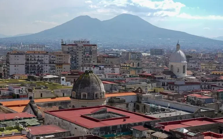 Nápoles proíbe venda de bebidas alcoólicas durante visita do Papa