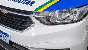 Jovem assalta passageiros de ônibus com faca, tenta fugir e é preso em Aracaju