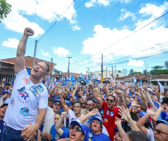 Em Fernão Velho, Renan Filho apresenta plano de obras para o bairro e diz que JHC promete muito mas não entrega