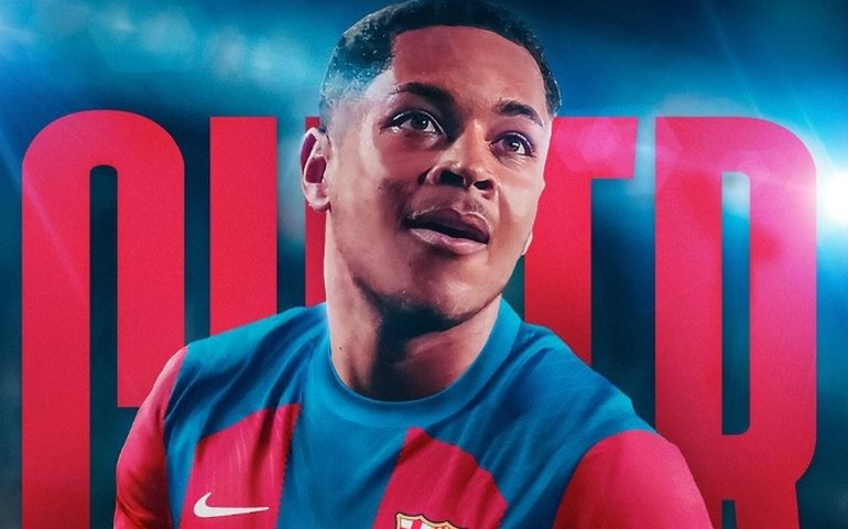 Athletico-PR e Barcelona oficializam transferência de Vitor Roque