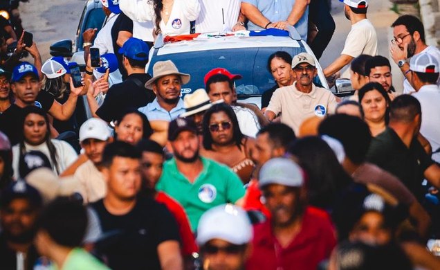 JHC em caminhada com apoiadores. Fonte: Ascom PSDB