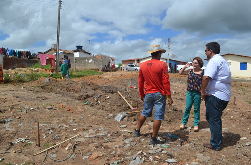 Prefeitura de Cajueiro apoia construção de casas para famílias carentes