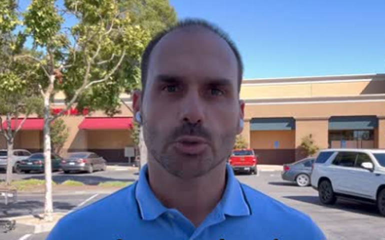 Eduardo Bolsonaro grava novo vídeo pedindo que Trump puna Moraes e outros políticos do Brasil