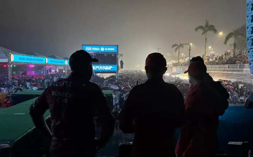 Chuvas intensas cancelam shows da festa do Bom Jesus dos Navegantes em Penedo