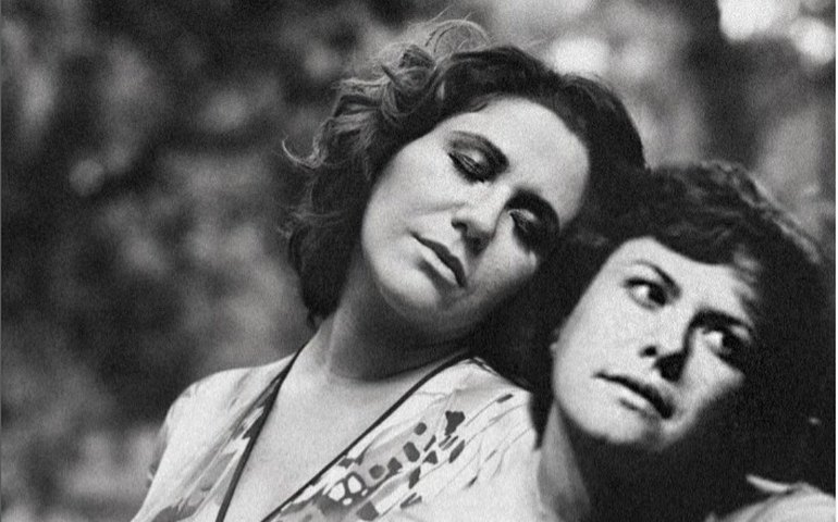 Nos 42 anos sem Elis Regina, Maria Rita posta montagem com a mãe: 'Nunca é fácil pra mim'