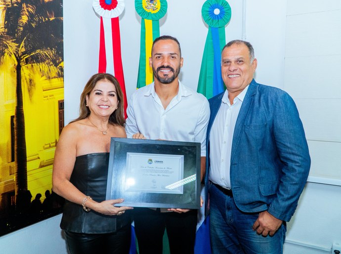 Câmara Municipal entrega Título de Cidadão Honorário de Maceió ao jogador Anselmo Ramon