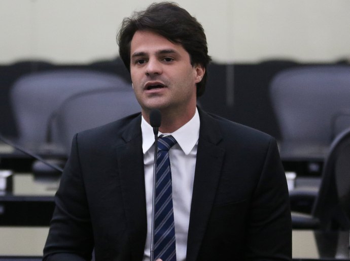 Deputado Breno Albuquerque destaca ações realizadas pelo Projeto Maria de Lourdes