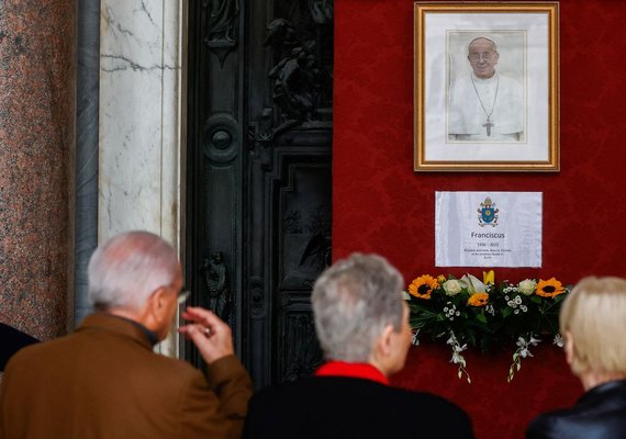 Vaticano exalta papado de Francisco por sua ação em favor dos pobres