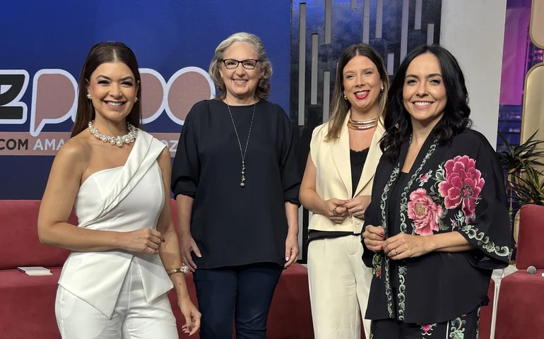 Izabella Camargo fala de autoestima no programa de Amanda Françozo