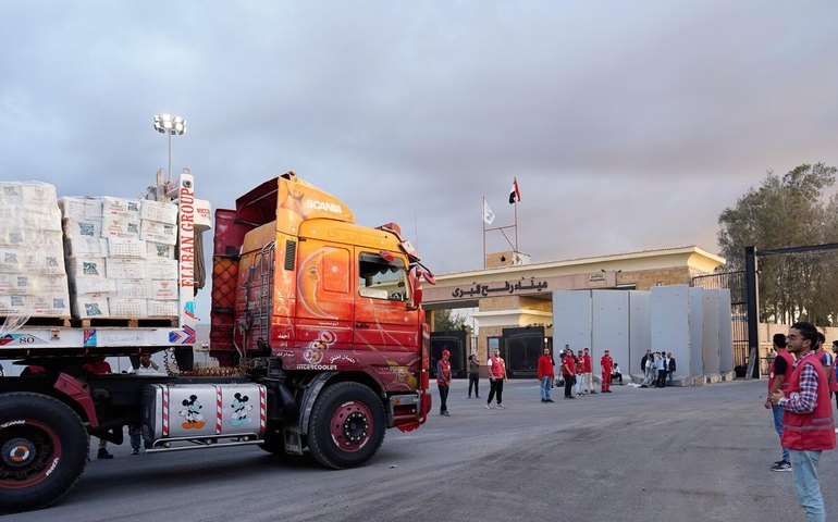 Mais de 150 caminhões com ajuda humanitária entram na Faixa de Gaza