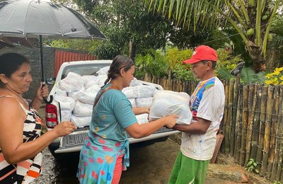 Prefeitura de Branquinha entrega cestas básicas e alimentação aos atingidos pela enchente