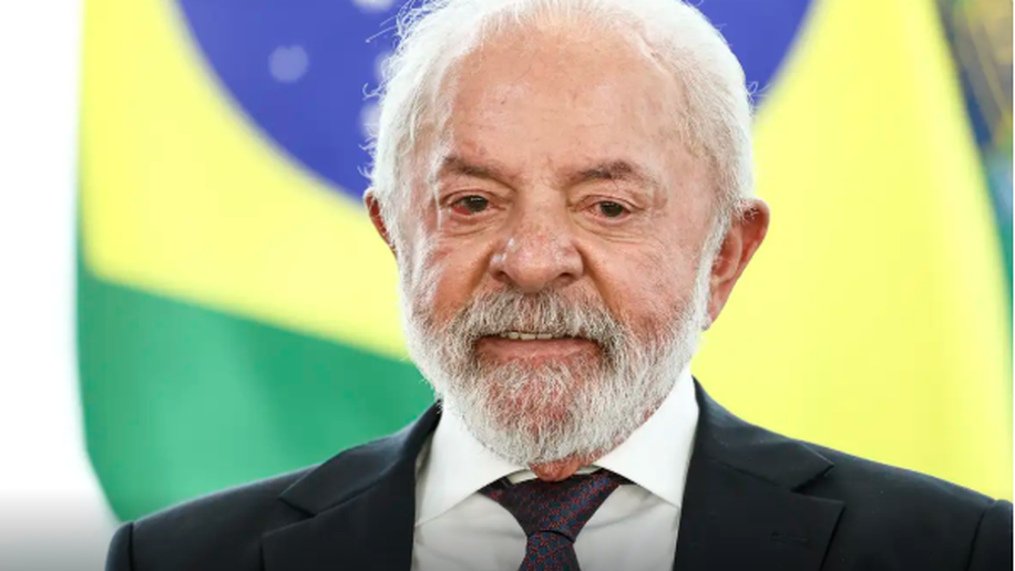 Antes de viagem ao Panamá, Lula conversa com presidente Mulino