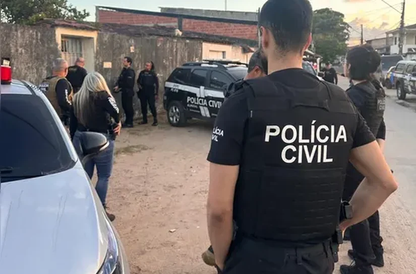 Mulher é presa suspeita de facilitar abuso sexual da filha e obrigar crianças a pedir esmolas, em Maceió
