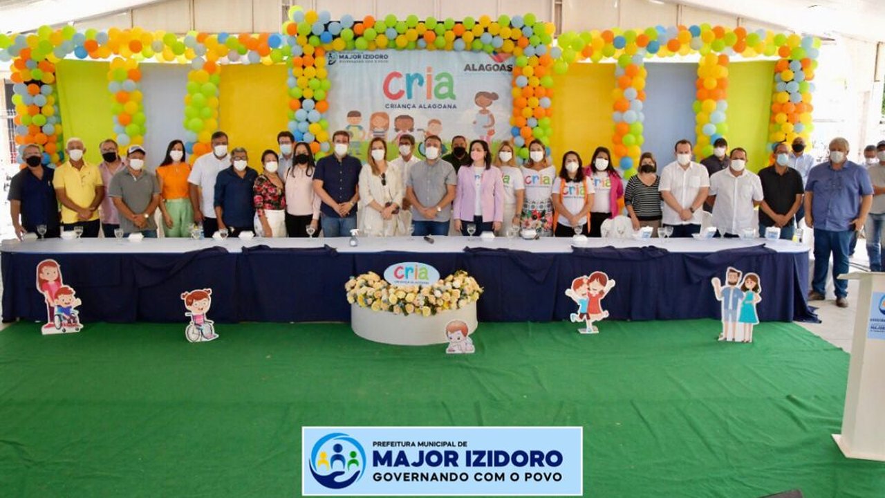 Prefeitura de Major e governo do Estado entregam cartão Cria e cestas nutricionais a famílias carentes