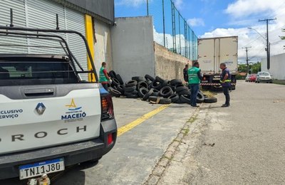 Segurança Cidadã remove pneus que obstruíam passeio no Farol