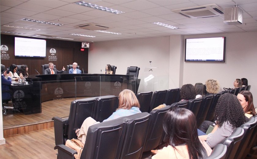 Combate à discriminação de famílias homoafetivas nos processos de adoção é discutido pelo TJAL