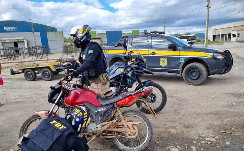 Homem é preso com moto roubada em Murici