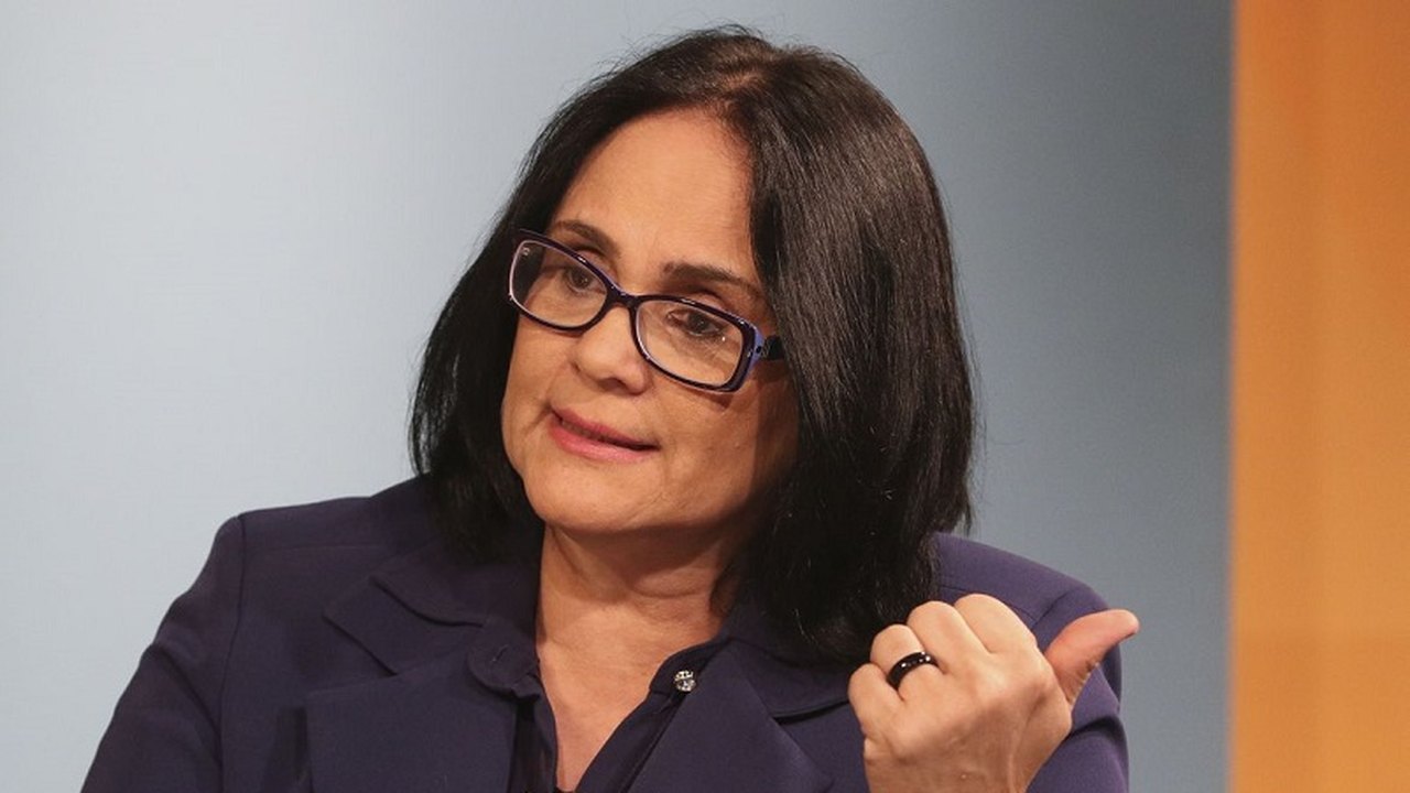 Damares recusa convite de Bolsonaro para disputar Senado por SP