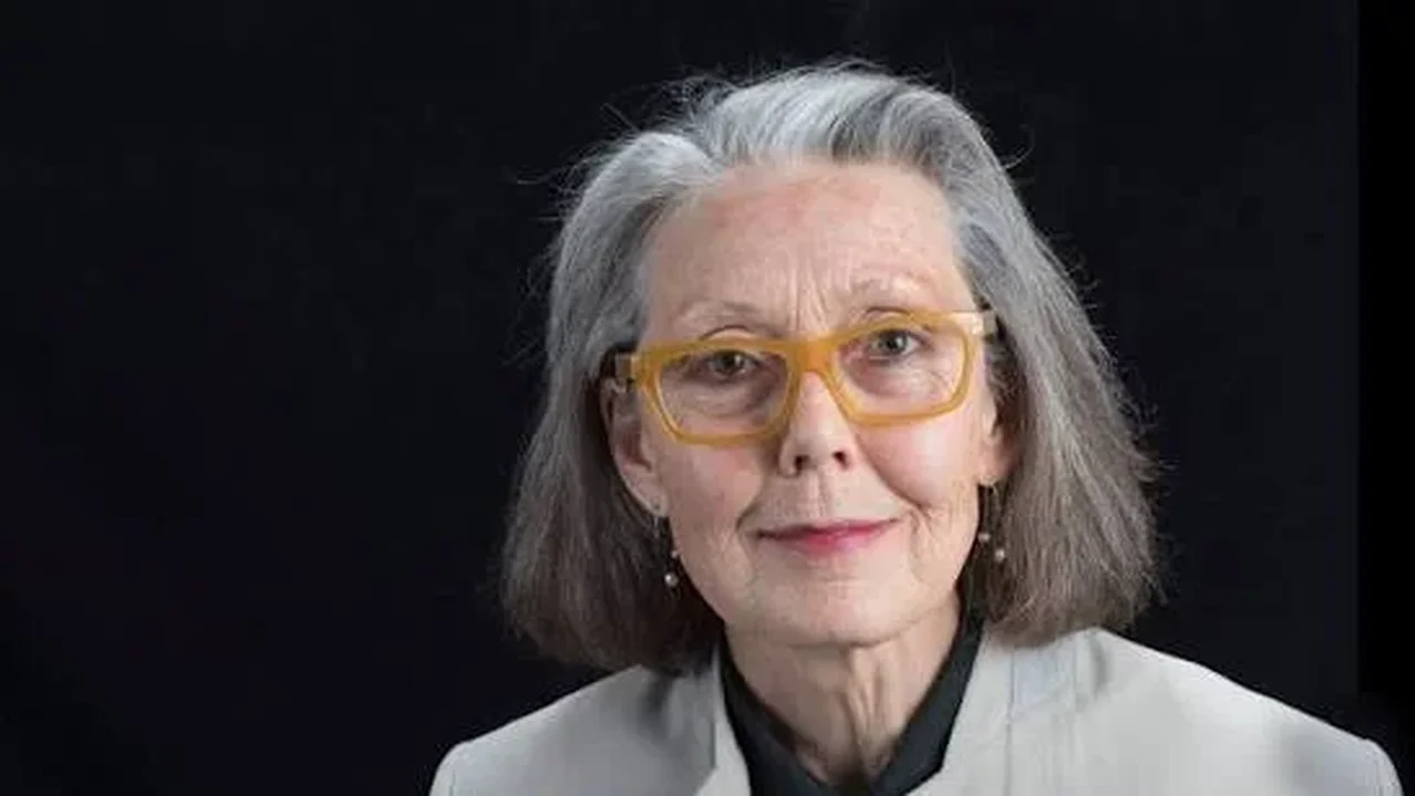 Vencedora do Nobel de Literatura, Anne Carson convive com Parkinson e faz boxe para controlar sintomas