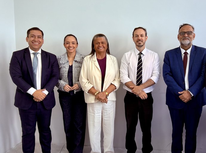 Tia Júlia anuncia novo concurso público em Palmeira