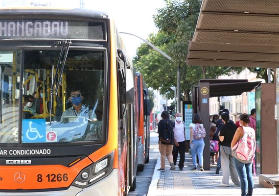 Setor de serviços recua 0,9% em novembro, influenciado por transporte