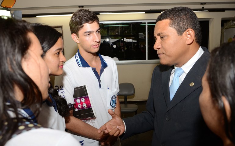 Júlio Cezar participa de encontro com estudantes em Palmeira dos Índios