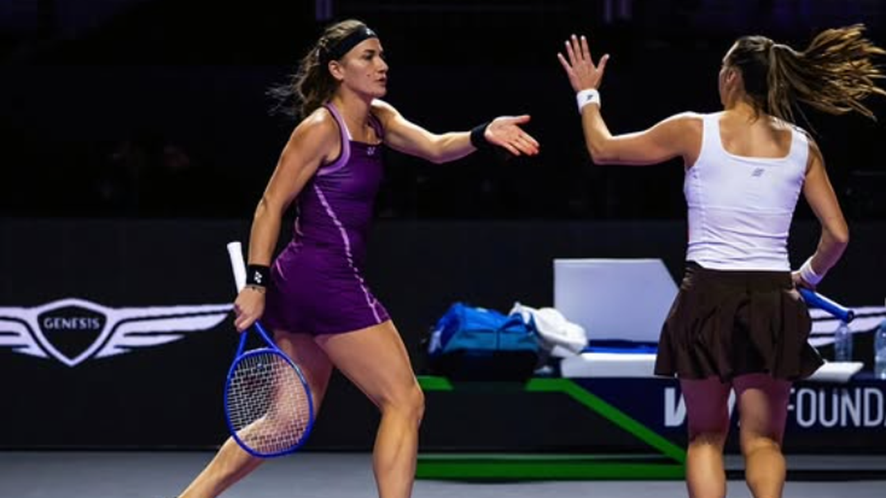 Luisa Stefani e Timea Babos ficam com o vice no WTA Finals; brasileira destaca superação após derrota