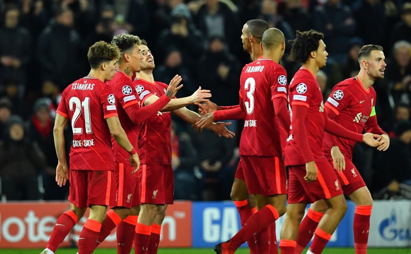 Liverpool empata com Manchester United e vê Arsenal assumir a liderança do  Inglês