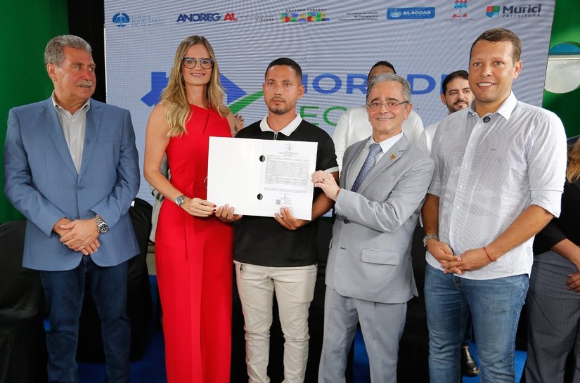 Mutirão leva serviços de cidadania e de moradia às famílias ribeirinhas de Murici