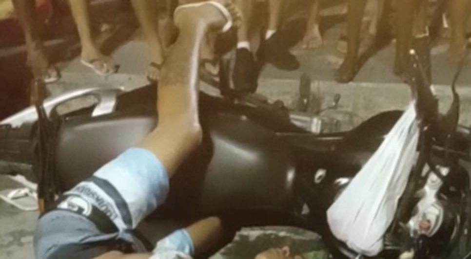 Assaltante tenta roubar moto e morre baleado por agente prisional em Aracaju; VÍDEO