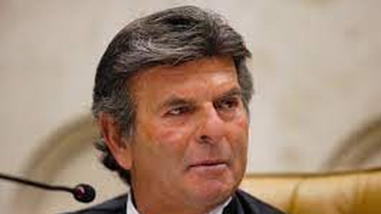 STF julga 'núcleo da desinformação' da trama golpista com expectativa sobre voto de Fux