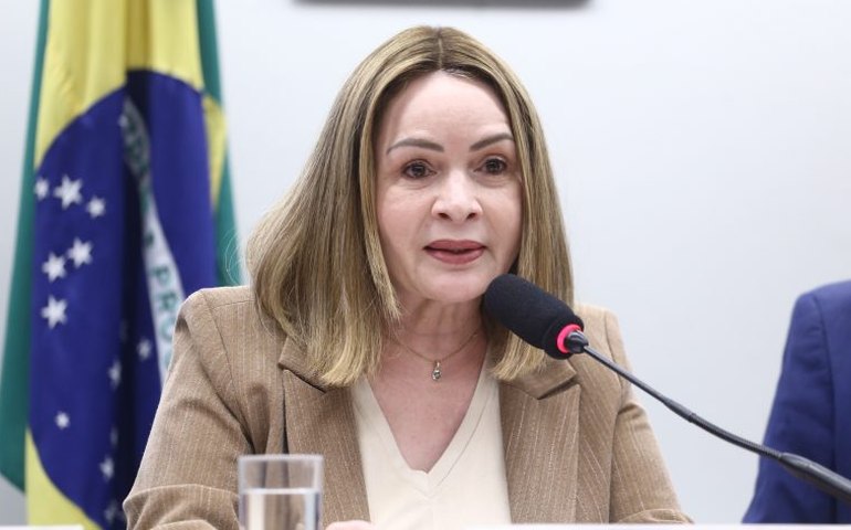 Projeto reserva assento para pessoas com obesidade mórbida em ônibus e aviões