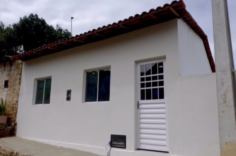 Prefeito Jorge Galvão entrega a 22ª casa construída pelo programa Minha Casa Nova, em Jundiá