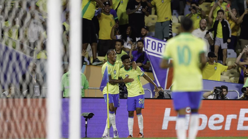 Brasil joga bem e vence o Chile por 3 a 0 na despedida em casa das Eliminatórias