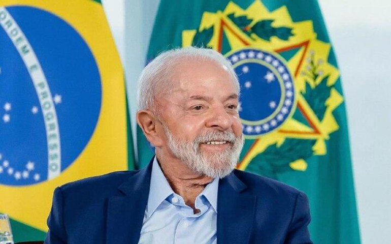 Lula defende fim da escala 6x1 e anuncia ofensiva contra feminicídio em rede nacional