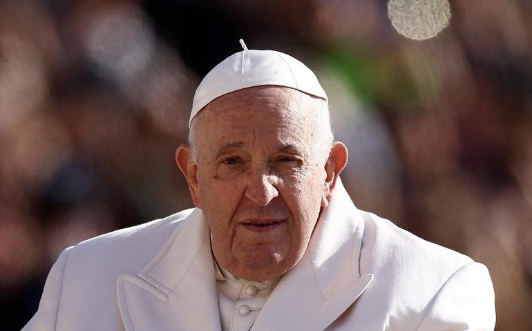 Papa Francisco 'melhora progressivamente' após internação por infecção respiratória