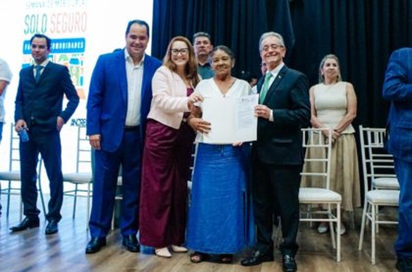 Prefeito André Bocão e TJ entregam mais de 80 títulos de propriedade pelo programa Moradia Legal em Marechal Deodoro