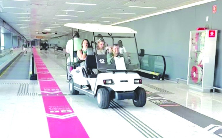 Carrinho elétrico passa a transportar passageiros entre os terminais 2 e 3