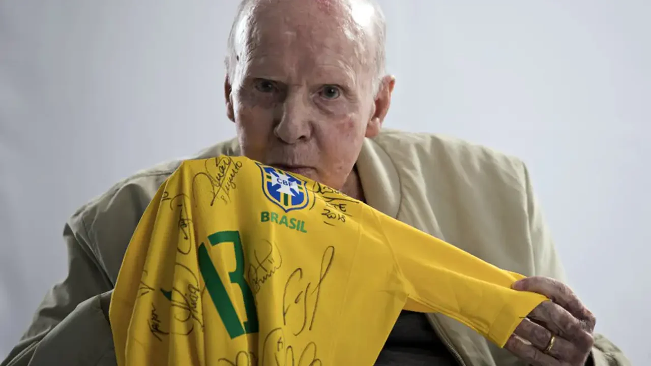 Entidades e clubes de futebol prestam homenagens a Zagallo