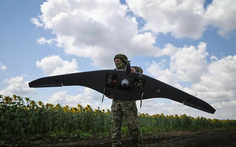 Rússia supera União Europeia no desenvolvimento de drones de combate, admite chanceler polonês