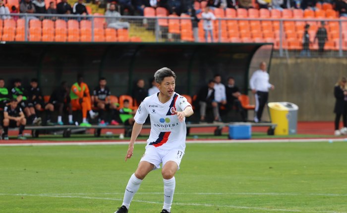 Kazu Miura em atuação pelo Oliveirense Kazu Miura em atuação pelo Oliveirense