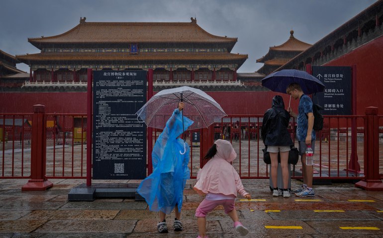 China enfrenta chuvas torrenciais causadas pelo tufão Doksuri