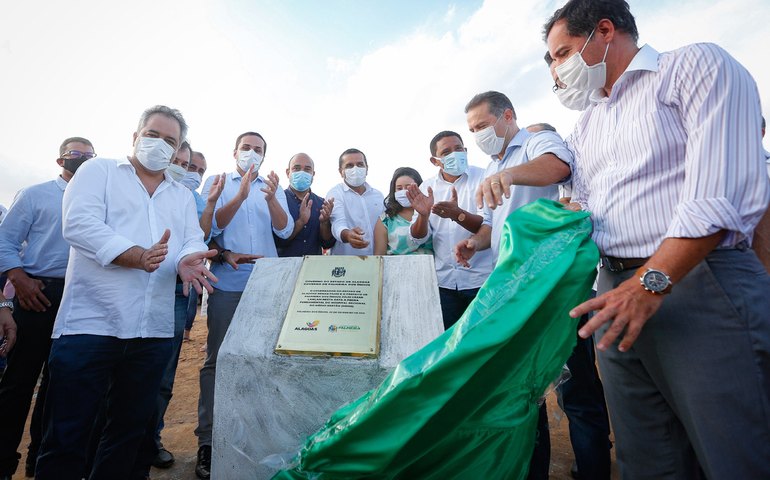 Renan Filho anuncia construção de hospital regional em Palmeira